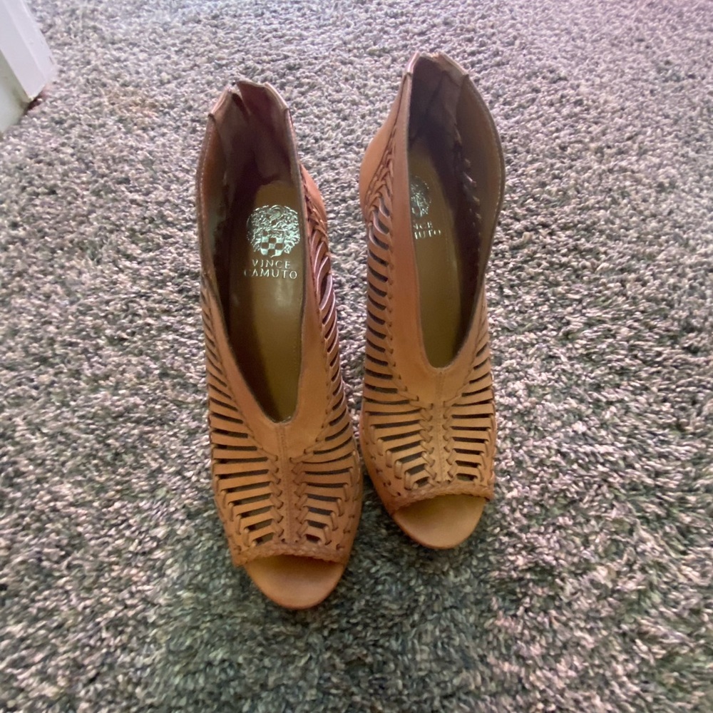 Vince Camuto hills